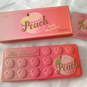 Too Faced Sweet Peach 
Eye shadow Palette